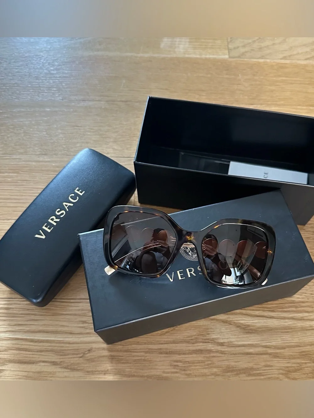 Authentic Versace VE4375 Oversized Square Medusa Sunglasses w/ Box, Case & Cloth
